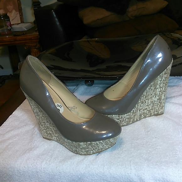 Steve Madden gray patent leather wedge - Picture 2 of 8
